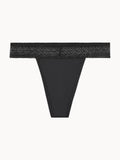 String avec bordure en dentelle